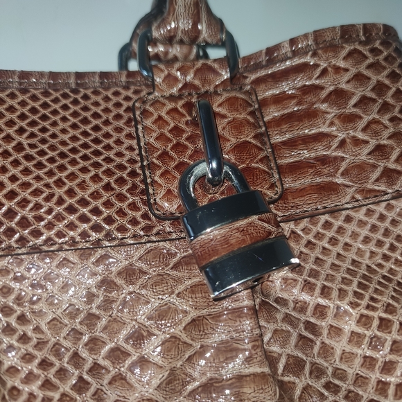New Worthington faux snake/crocodile scale bag - Picture 3 of 10